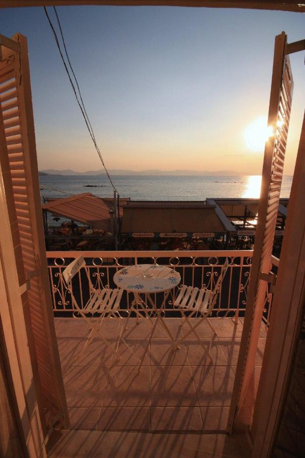 Plaza Hotell Aegina Rum bild